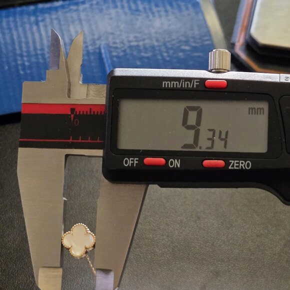 Clover design dangling - Gold Earring - Picture 14 of 16